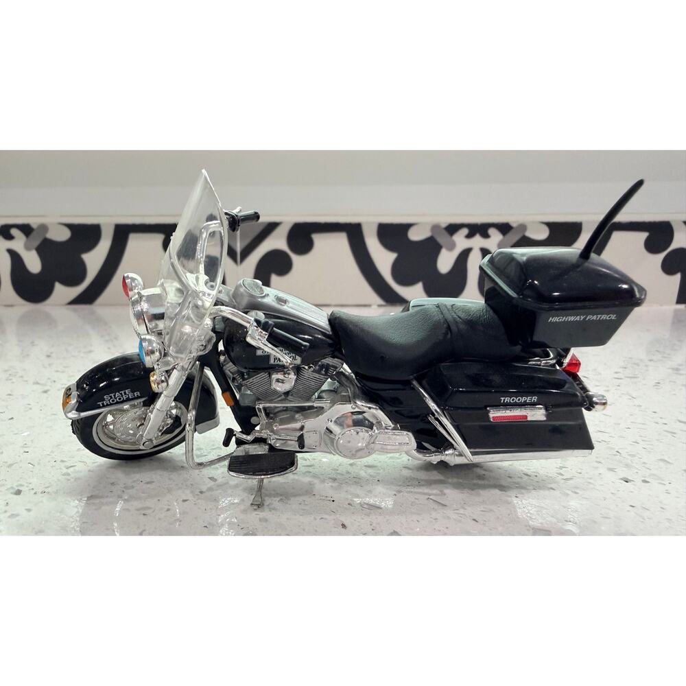 Maisto 1:18 2002 Harley Davidson FLHRSEI CVO Road King Purple Flames Diecast - Picture 6 of 9